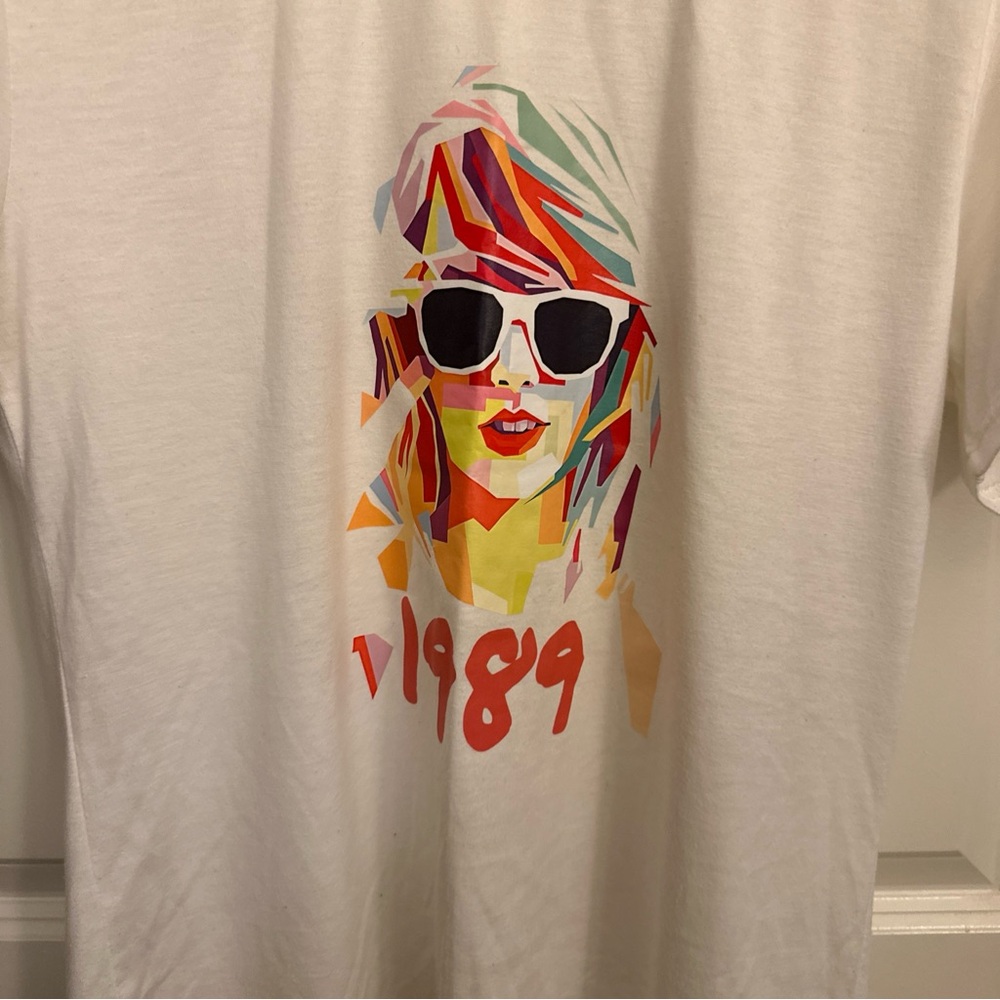 Taylor Swift Colorful Graphic White Tee with 1989 Print- size small - Picture 3 of 5
